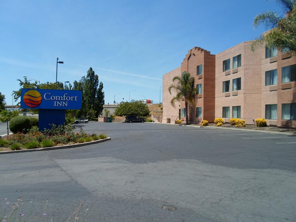 Comfort Inn Silicon Valley East Фримонт Екстериор снимка