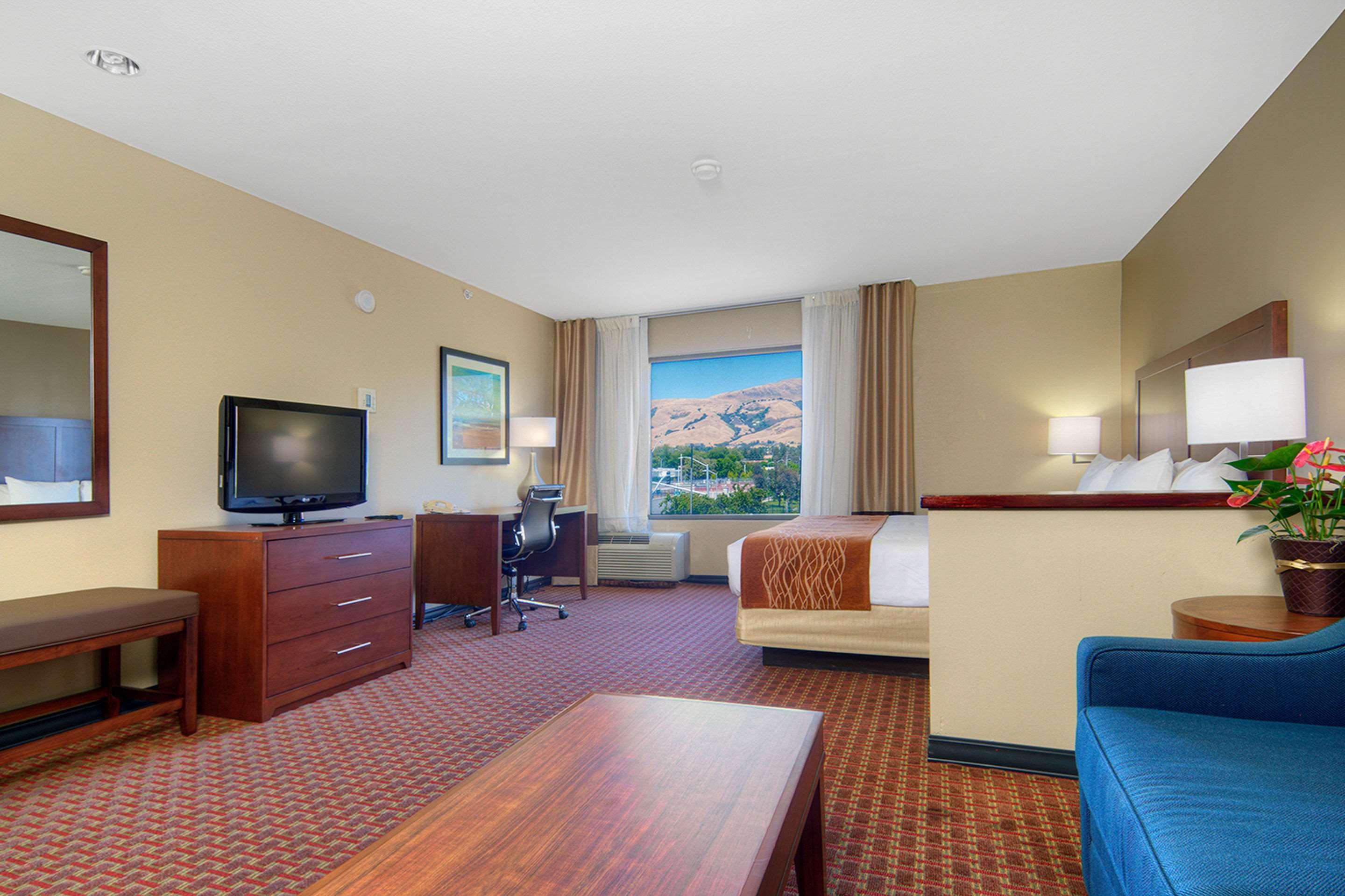 Comfort Inn Silicon Valley East Фримонт Екстериор снимка